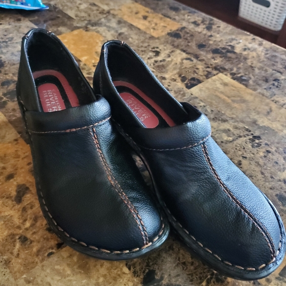 Canyon River Blues Black Leather Clogs - Picture 2 of 7